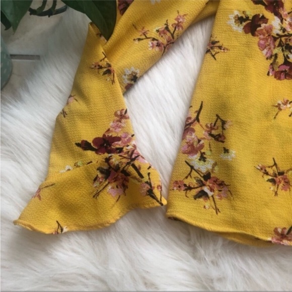 H&M Off the Shoulder Blouse - Picture 2 of 5